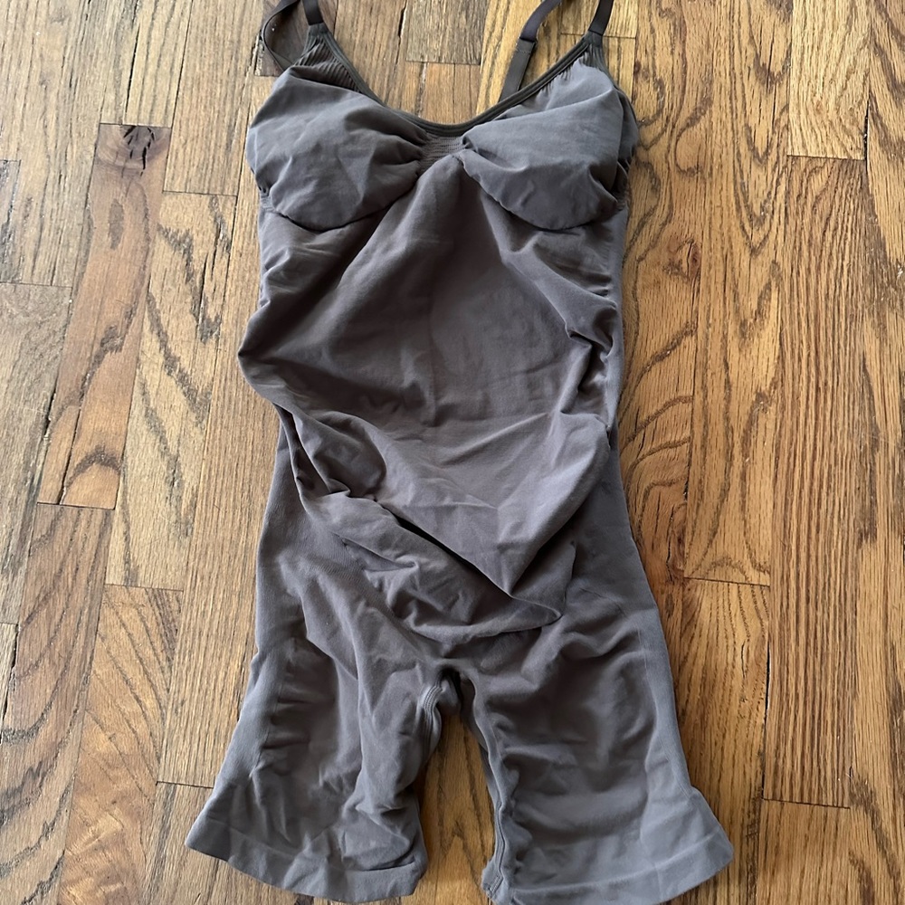 SKIMS Maternity Shapewear Bodysuit in Taupe - Picture 4 of 6
